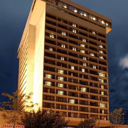 Regency Palace Amman Exterior foto The hotel at night