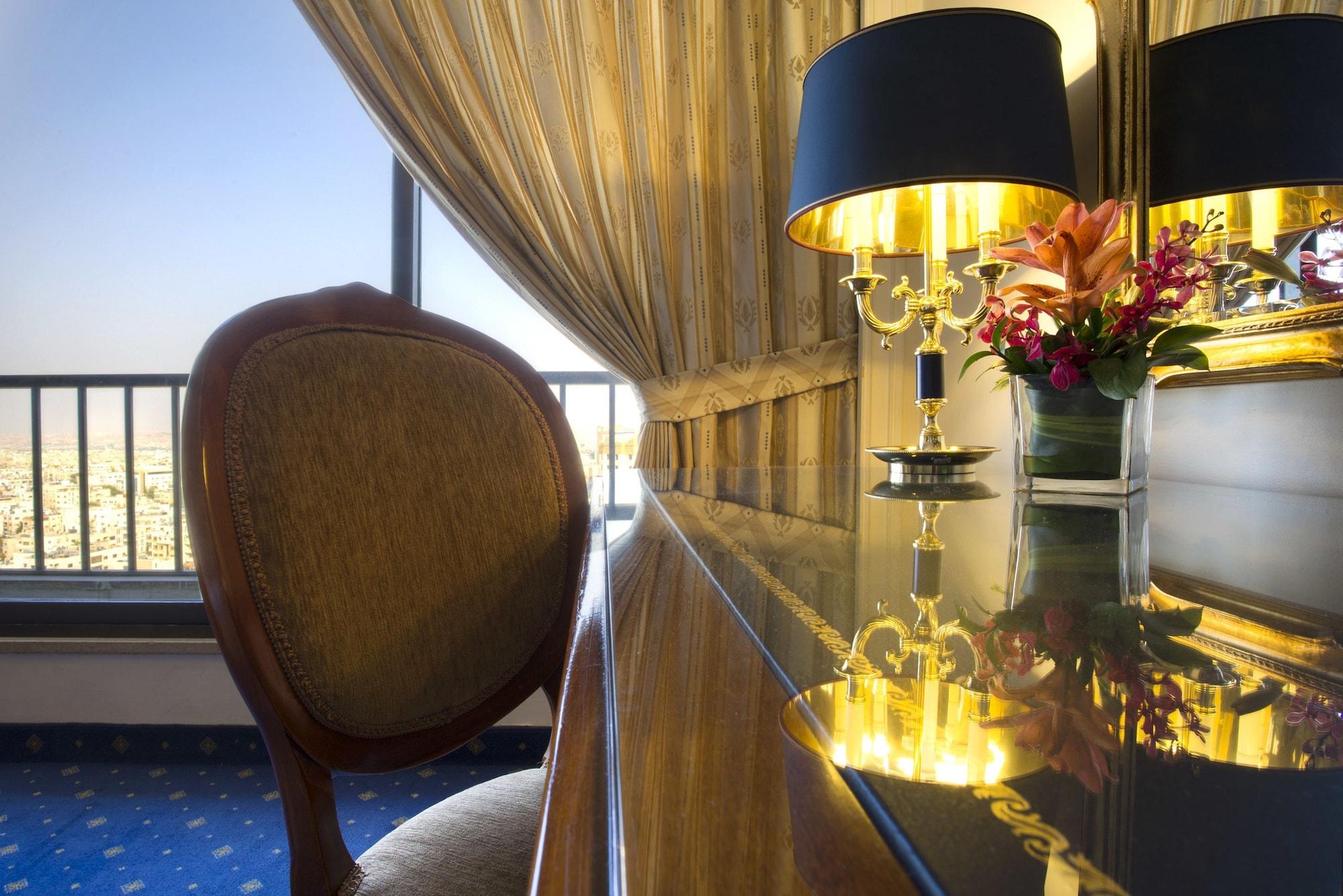 Regency Palace Amman Exterior foto A room at the hotel