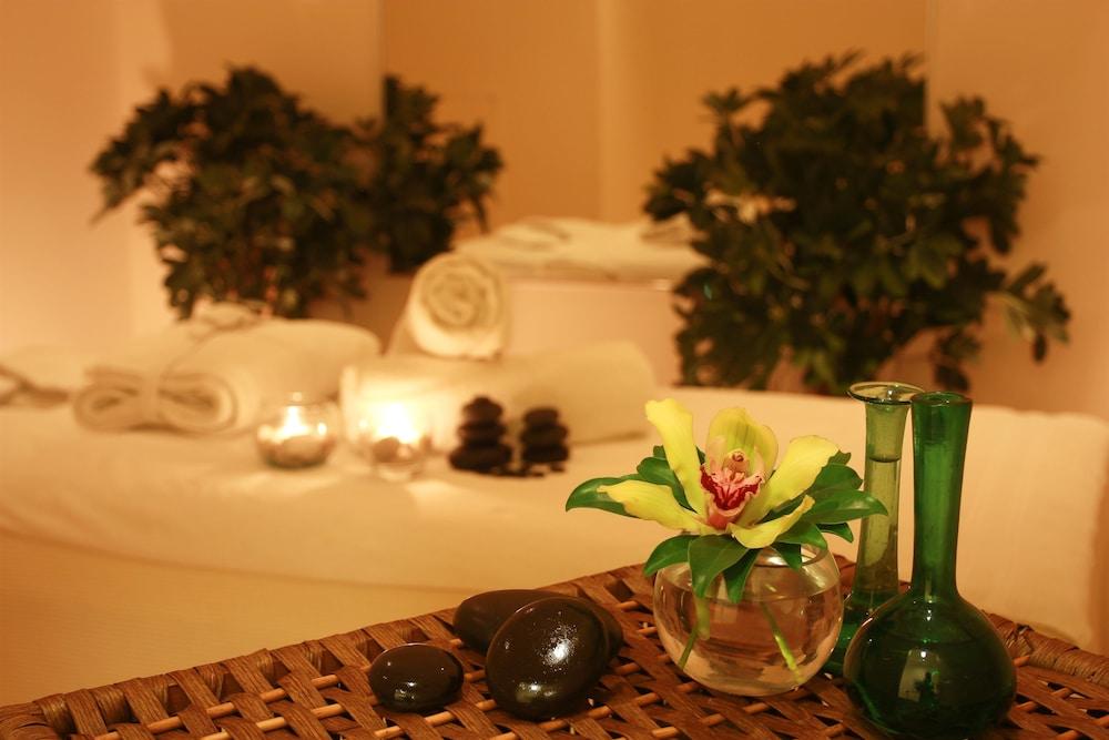 Regency Palace Amman Exterior foto A spa