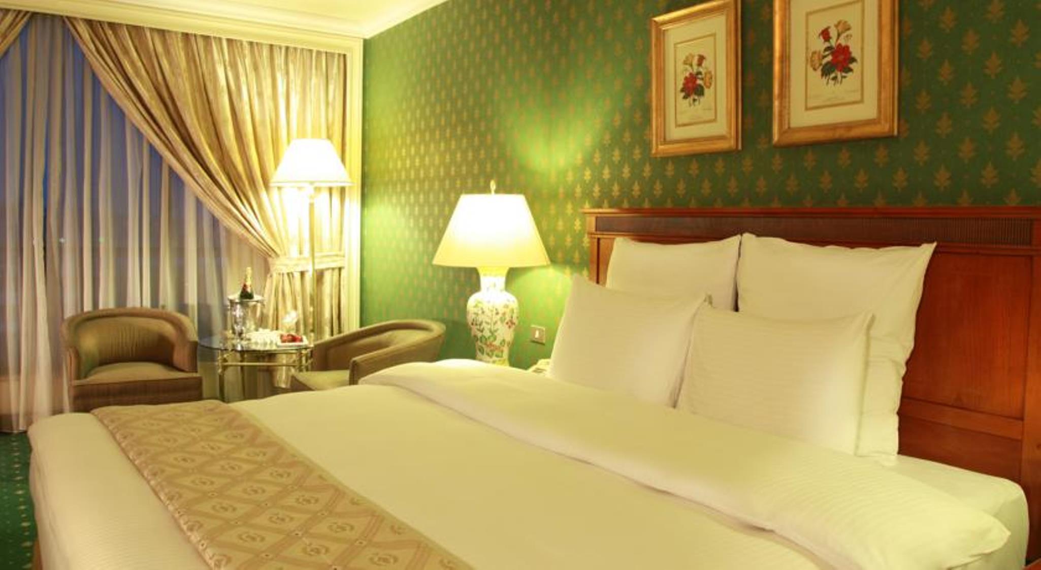 Regency Palace Amman Exterior foto A bedroom at the hotel