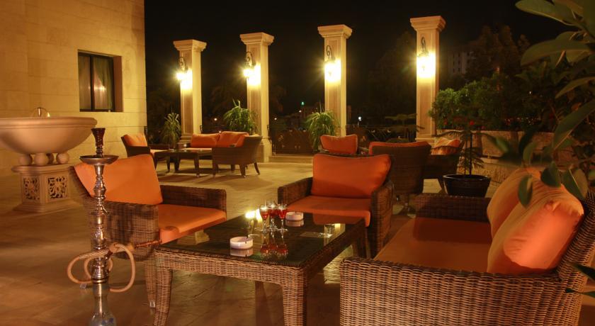 Regency Palace Amman Exterior foto The Terrace at the Taj Mahal Palace