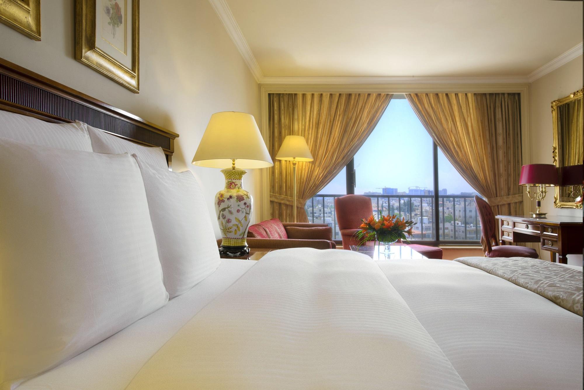 Regency Palace Amman Exterior foto A room at the hotel