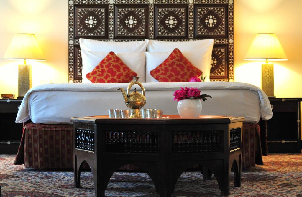 Regency Palace Amman Exterior foto A bedroom at the hotel