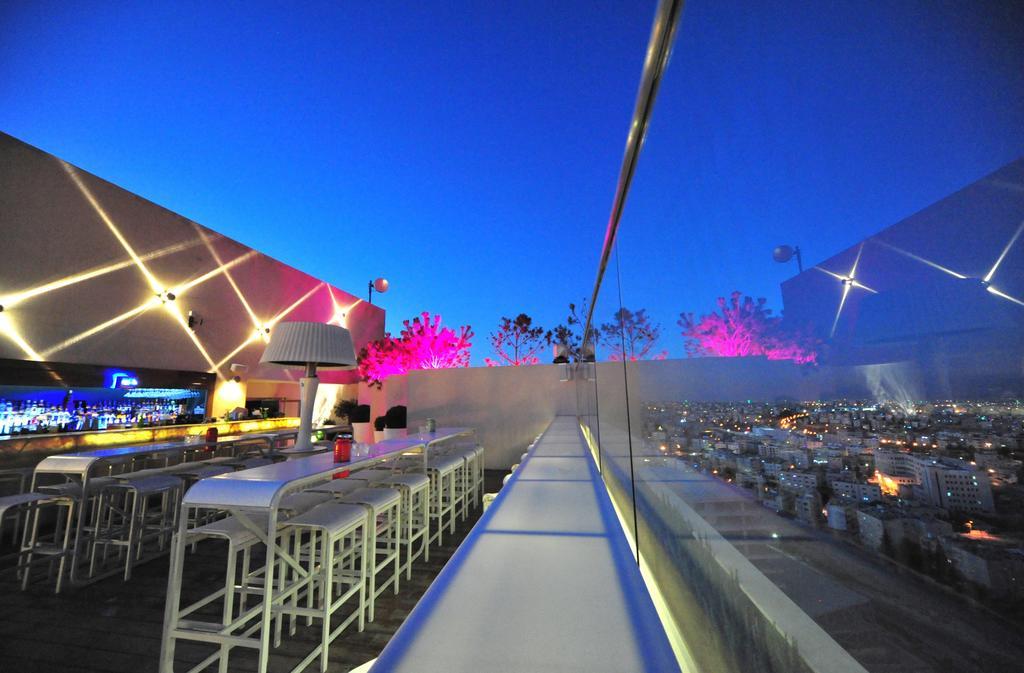 Regency Palace Amman Exterior foto Skyline Bar