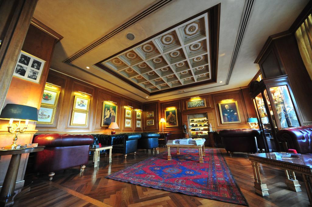 Regency Palace Amman Exterior foto The club lounge at the airport