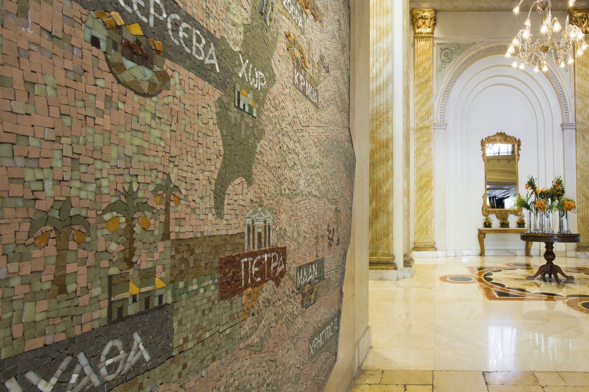 Regency Palace Amman Exterior foto The mosaic in the lobby of the National Museum of the United States Army