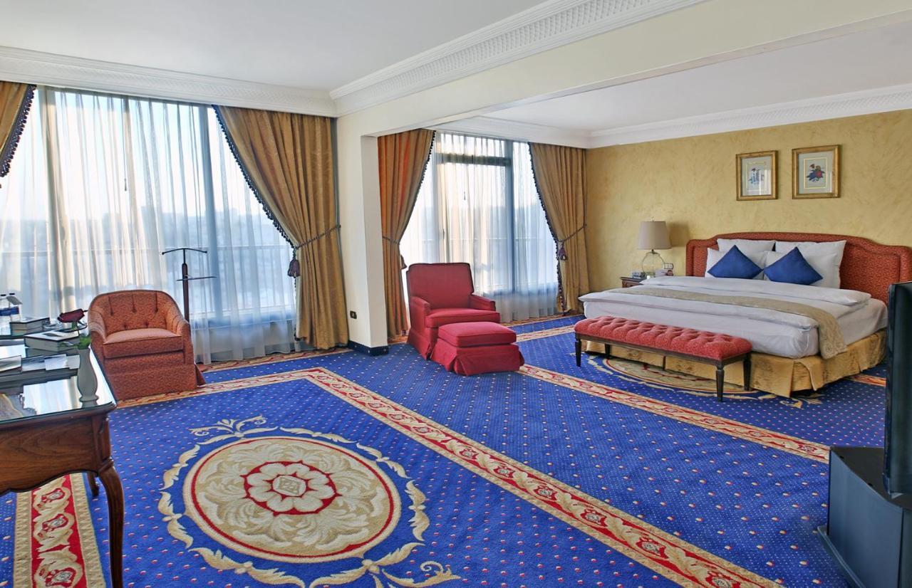 Regency Palace Amman Exterior foto A bedroom at the Grand Hotel