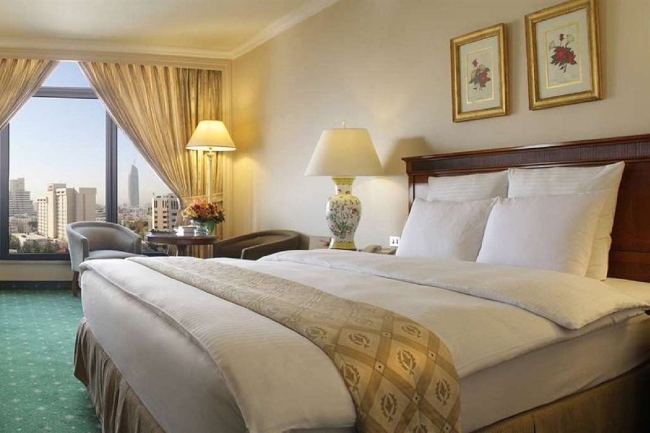 Regency Palace Amman Exterior foto A room at the hotel