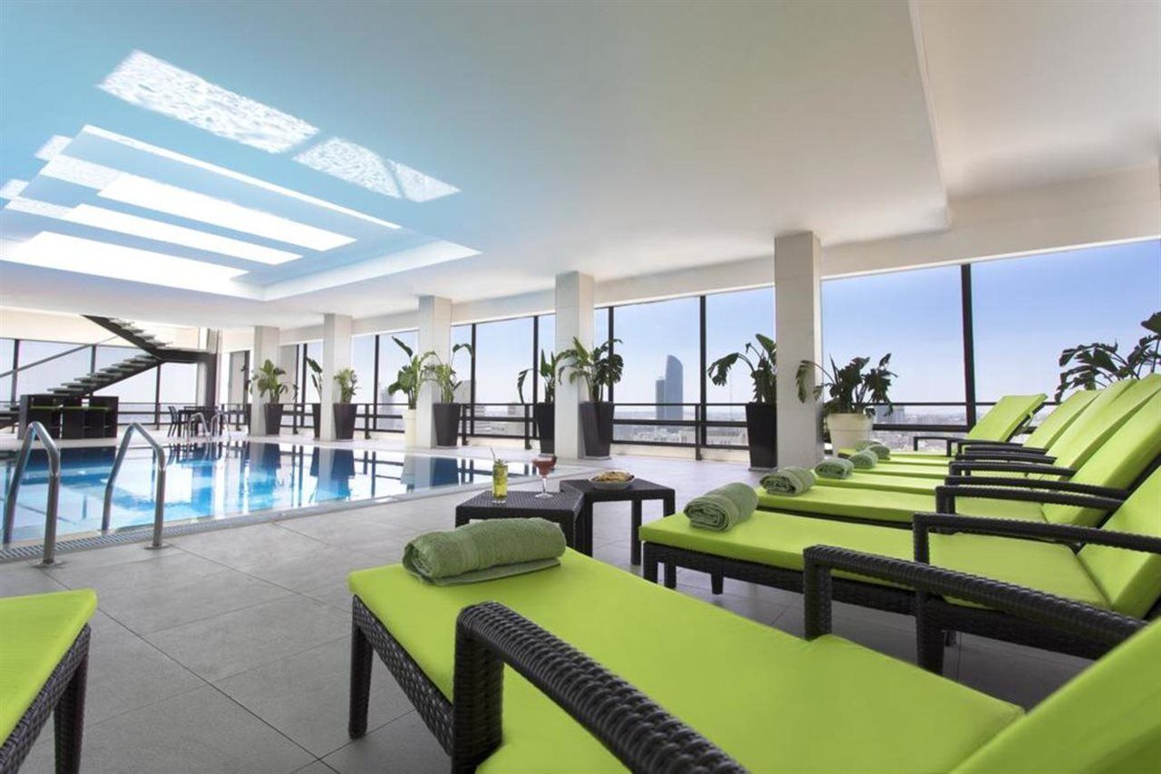 Regency Palace Amman Exterior foto Skyline pool
